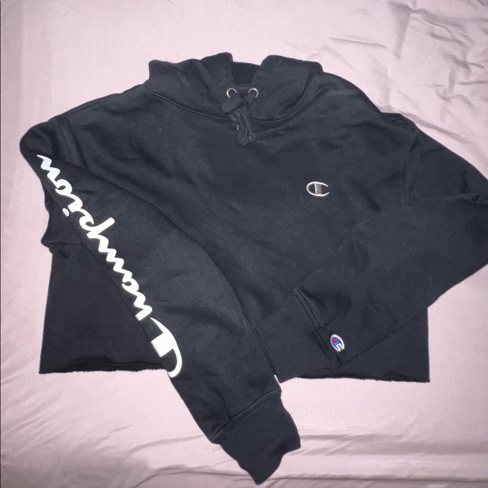 Cropped Black Champion sweatshirt